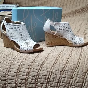 Lifestride open toe wedge